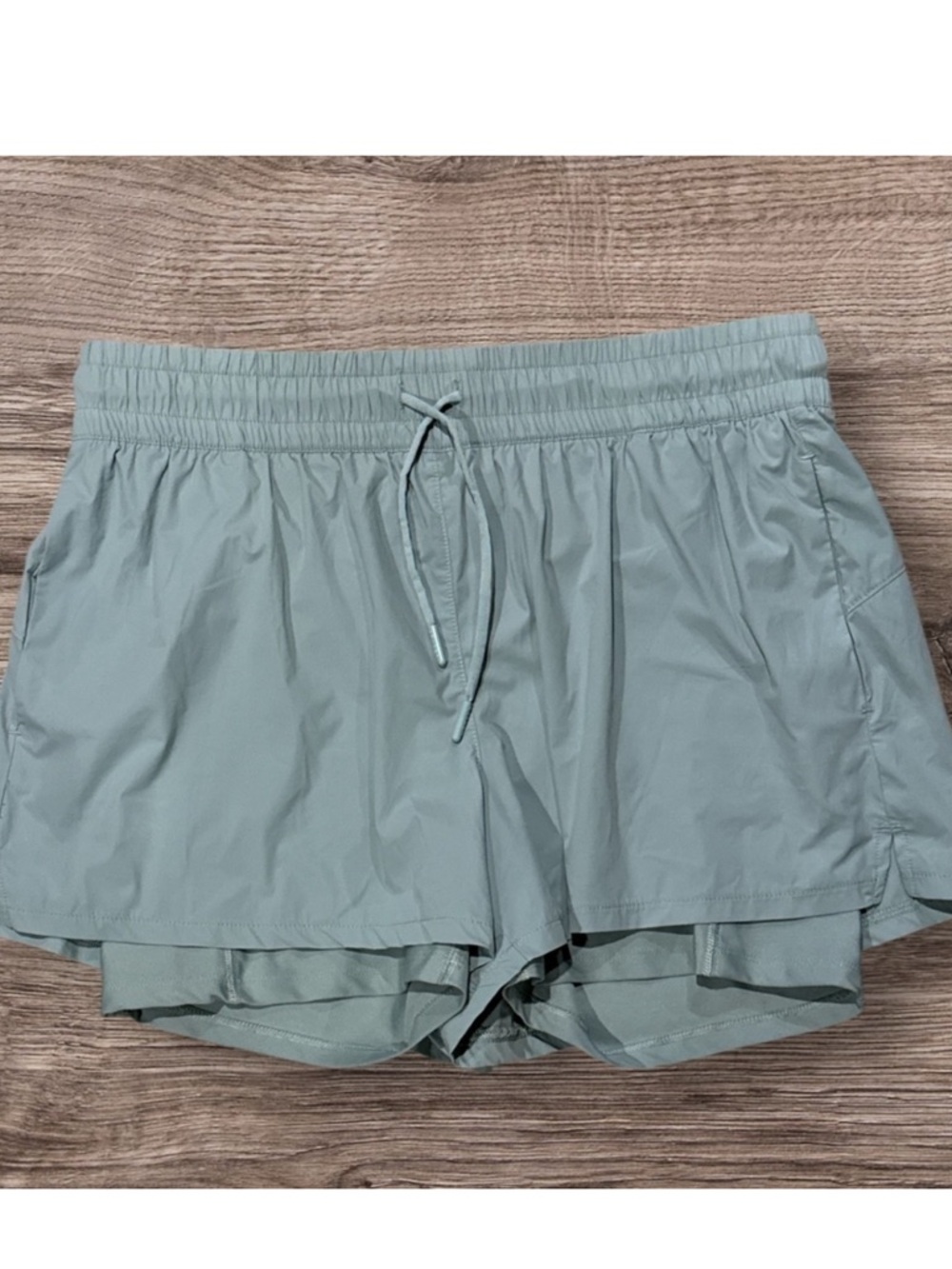 Spyder Active Women's 4 Way Stretch Shorts True Sage Large - Picture 1 of 9